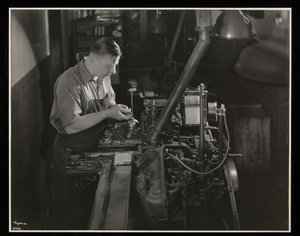 Werken aan een monotype machine bij Unz en Co., 24 Beaver Street, New York, 1932